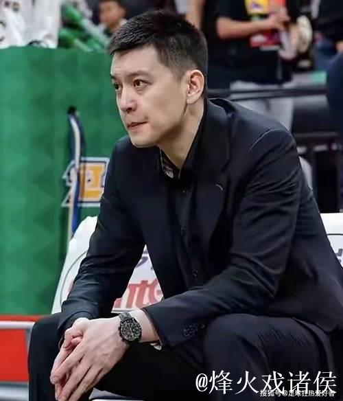 杨鸣谈惨败广厦:人员更迭引质疑,但老辽宁精神未丢 杨鸣谈惨败广厦:人员更迭引质疑,但老辽宁精神未丢