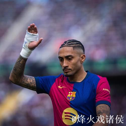 拉菲尼亚巴萨生涯禁区外进球数达10球，与亚马尔并列队内同期第一